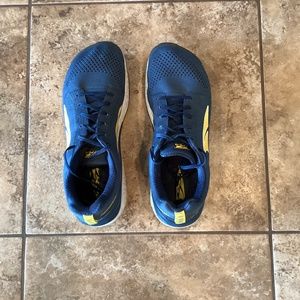 Altra Paradigm 4.5. Size 14 D